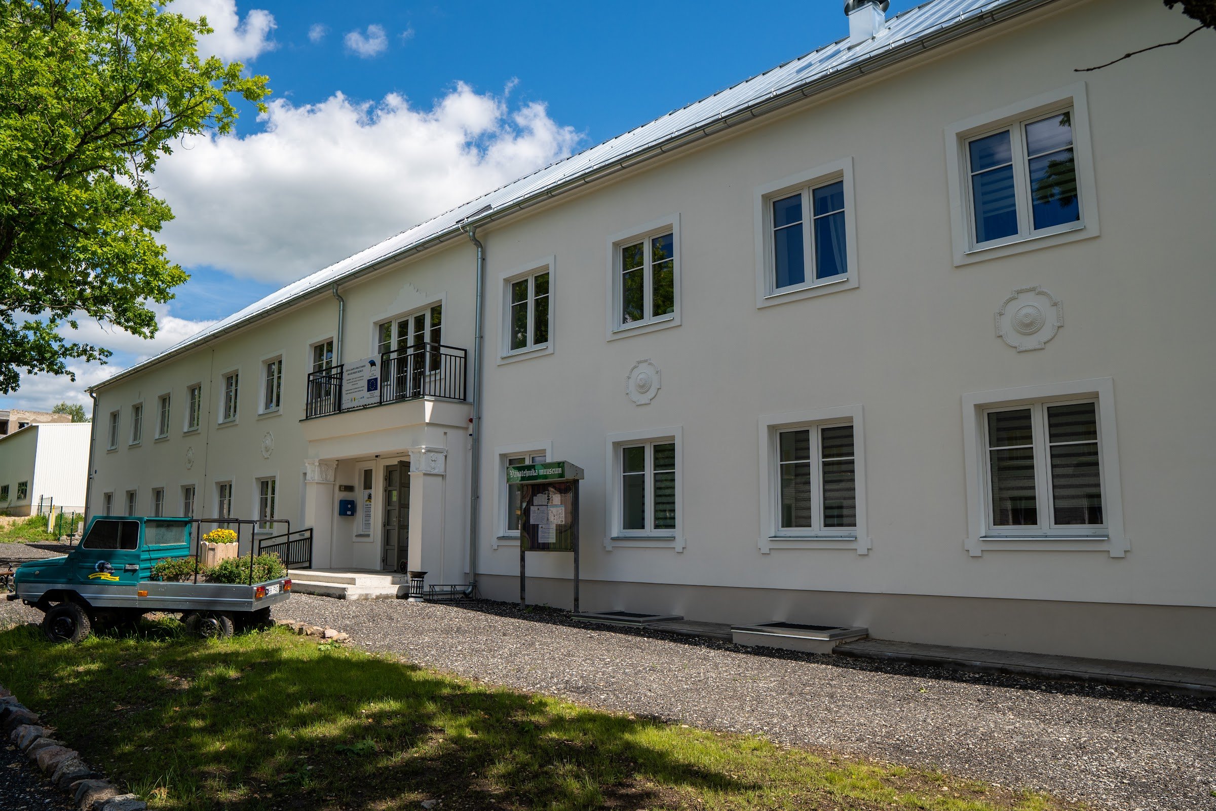 Järva-Jaani Vanatehnika varjupaik / OldTech Park